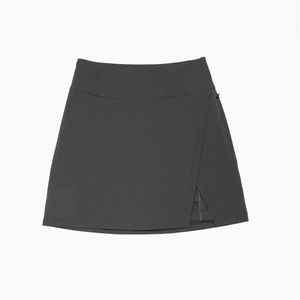 get dirty skort in black, size S